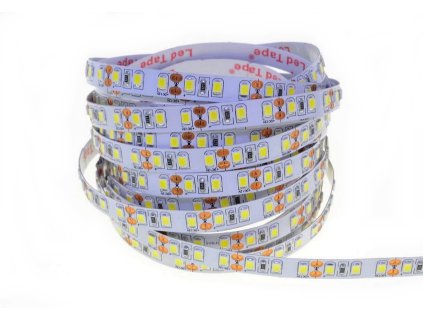 Viacfarebný LED pás 12V, model IP20 – dekoratívne riešenie pre interiér