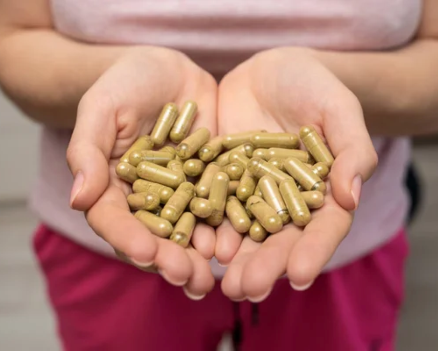Dávkování kratomových tablet: Kompletní průvodce pro začátečníky i pokročilé