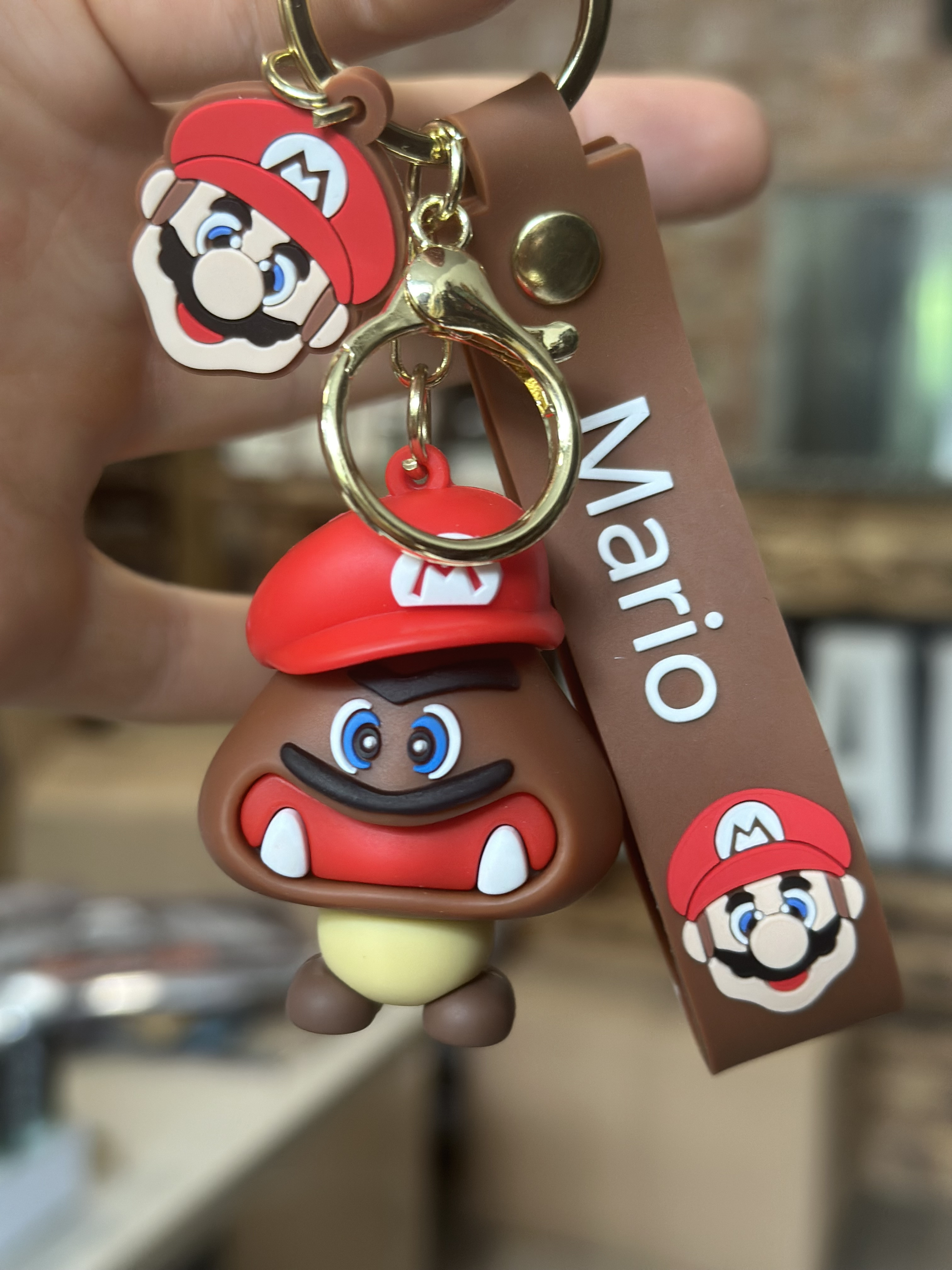 Levně Za pár stovek Stylová klíčenka Mario 03