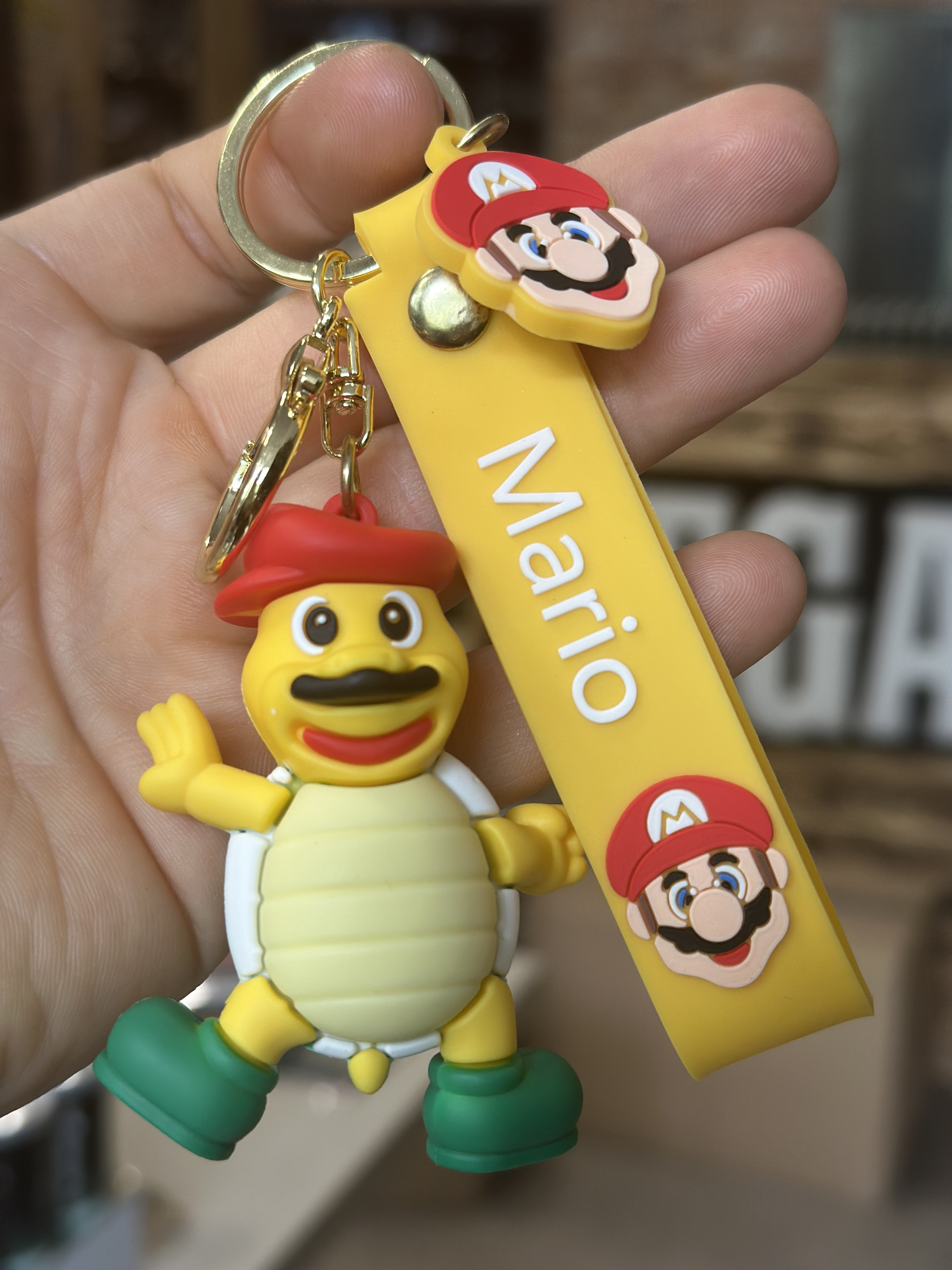 Levně Za pár stovek Stylová klíčenka Mario 04