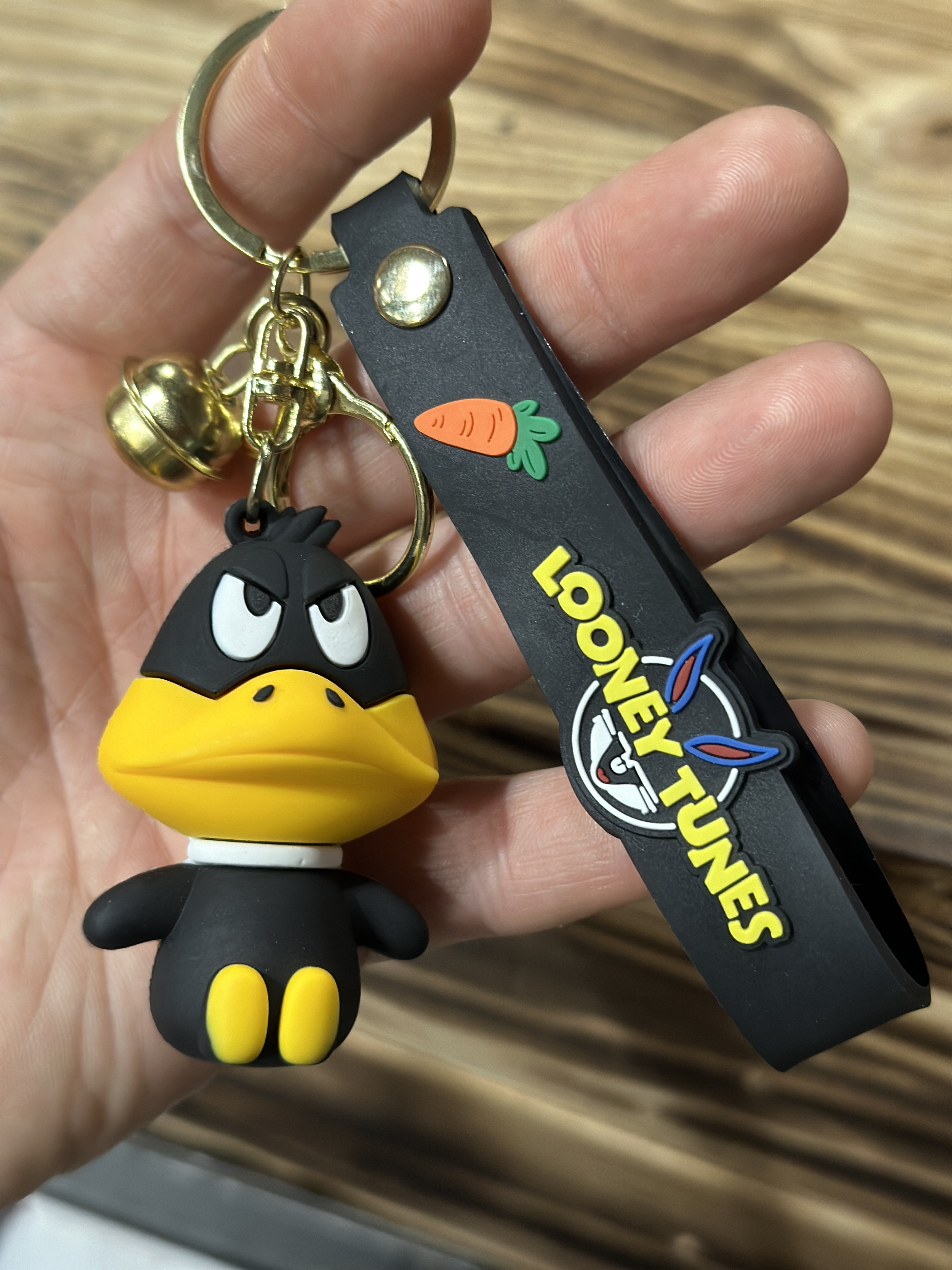 Levně Za pár stovek Stylová klíčenka Daffy