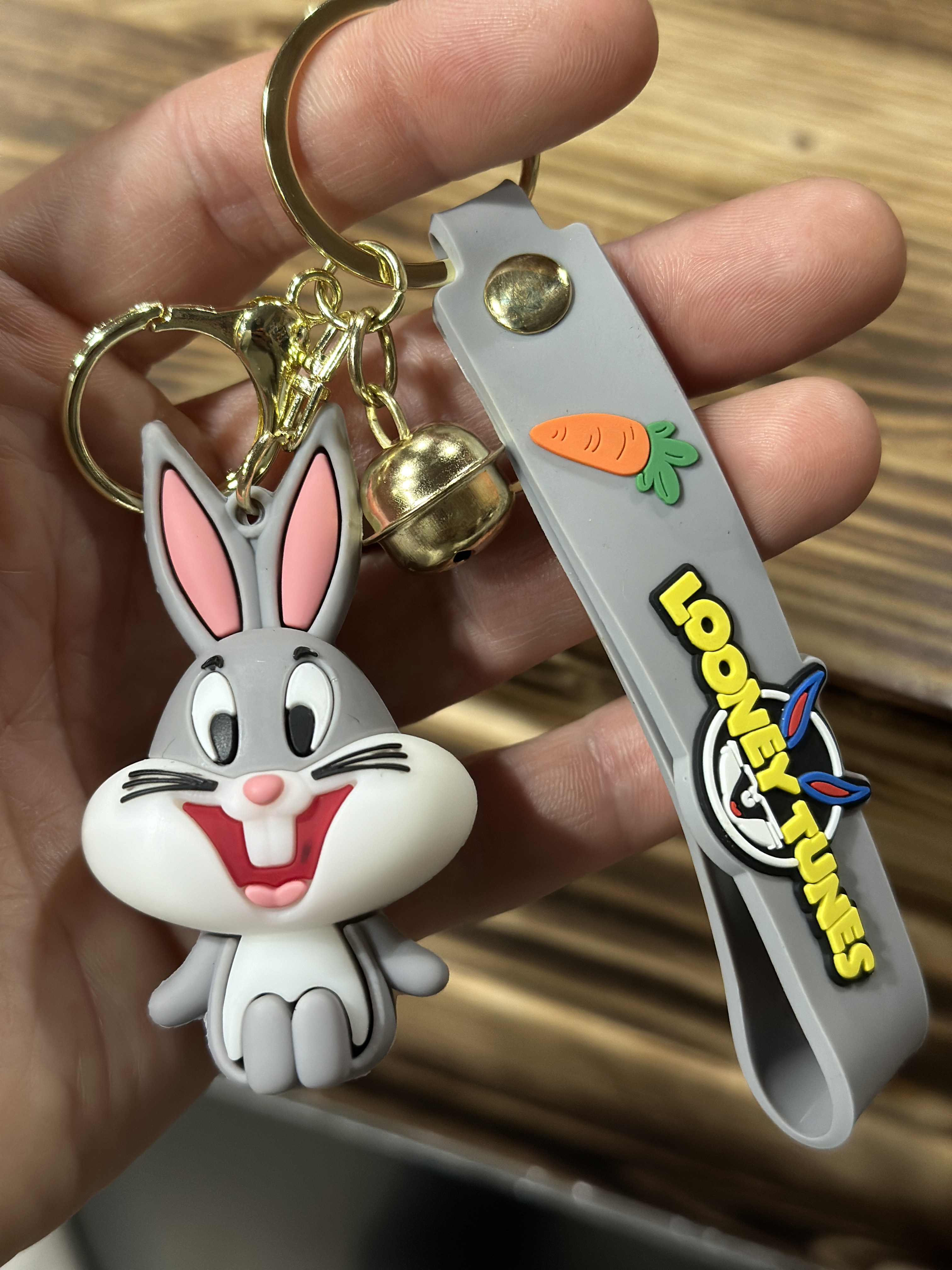 Levně Za pár stovek Stylová klíčenka Bugs Bunny