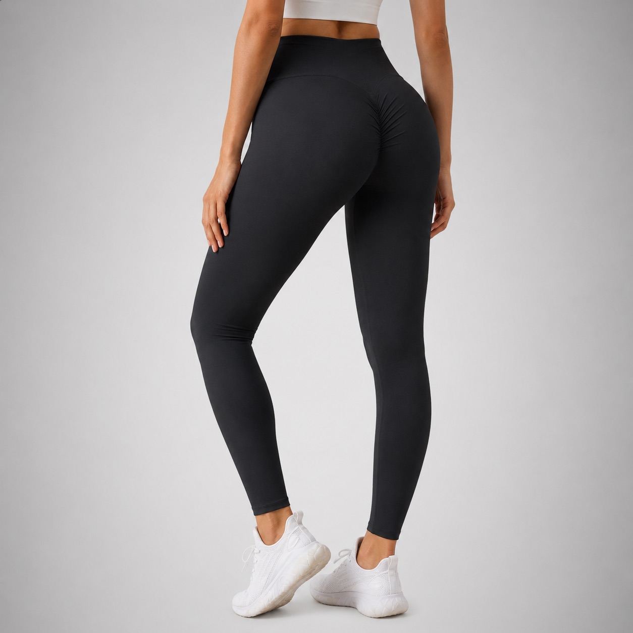Čierne push-up legíny Ultra Light zozadu s detailom push-up strihu