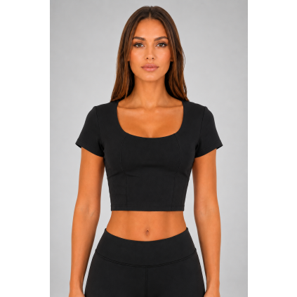 čierny crop top