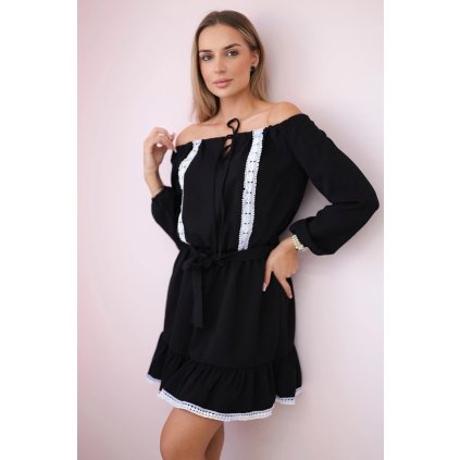 Šaty s odhalenými ramenami a čipkou čierne