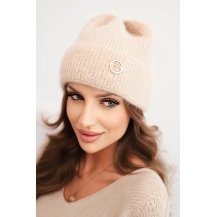 Dámska zimná čiapka s ozdobným gombíkom béžová.