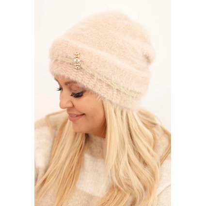Dámska zimná čiapka s perlami a ozdobným vzorom béžová