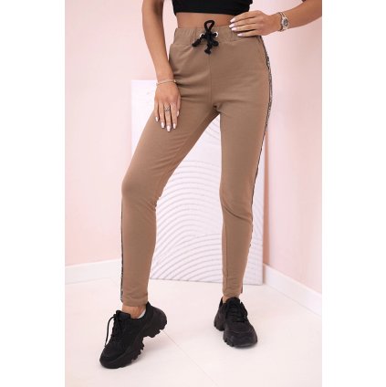 Dámske teplákové nohavice s lampasom a viazaním v páse v ťavej farbe