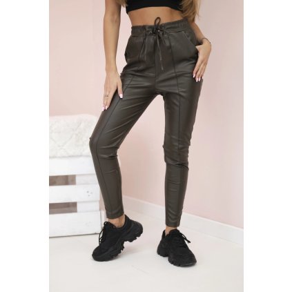 Dámske nohavice z ekokože s viazaním a rázporkom na nohavici khaki