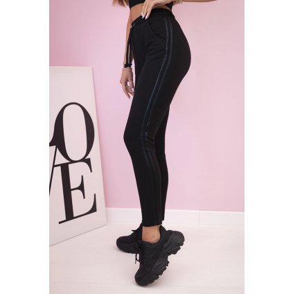 Dámske teplákové nohavice s lampasmi a viazaním v páse čierne