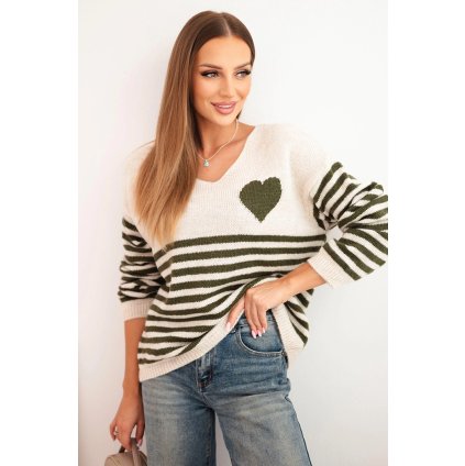 Dámsky pruhovaný sveter so srdcom z mohéru a výstrihom do V khaki