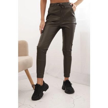 Dámske nohavice z ekokože s vreckami a viazaním v páse khaki