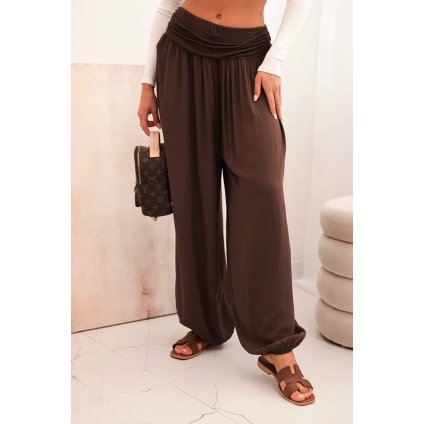Dámske viskózové nohavice so širokými nohavicami a nariasením hnedé