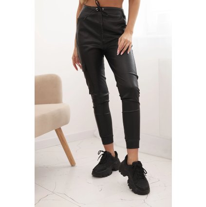 Dámske nohavice z ekokože s vreckami a viazaním v páse čierne