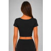 čierny crop top