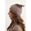 Dámska rebrovaná čiapka z modalu a viskózy s ozdobným gombíkom béžová