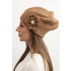 Dámska zimná čiapka s ozdobným kvetom a perličkami K421 ťavia