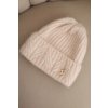 Dámska zimná čiapka z nadýchanej pleteniny s elegantným gombíkom béžová