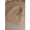 Dámska zimná čiapka z nadýchanej pleteniny s elegantným gombíkom béžová