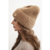 Dámska zimná čiapka z nadýchanej pleteniny s elegantným gombíkom béžová