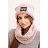 Dámsky súprava z plyšového materiálu čiapka a tunel s ozdobnou nášivkou béžový