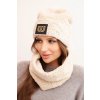 Dámsky súprava z plyšového materiálu čiapka a tunel s ozdobnou nášivkou béžový