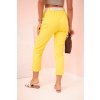 Dámske viskózové nohavice s opaskom a ohrnutými nohavicami tmavožlté
