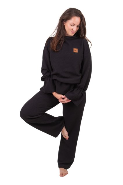 damska mikina s volany cerna 2