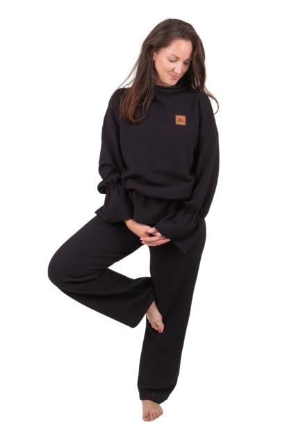 damska mikina s volany cerna 2