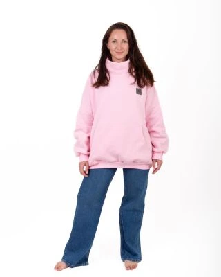 Vévodí vašemu jaru růžová? 🌷 Koukněte na naše lehárkové mikiny. Máme verzi s kapucí i bez. V každém případě ale na zádech...