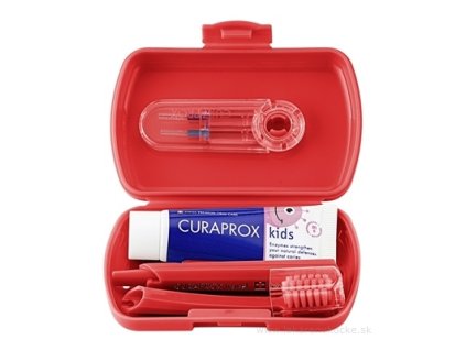 CURAPROX Kids cestovný set červený – kefka, medzizubné kefky, pasta melón 6+, nálepka
