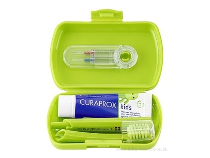 CURAPROX Kids cestovný set zelený – kefka, medzizubné kefky, pasta mäta 6+, nálepka