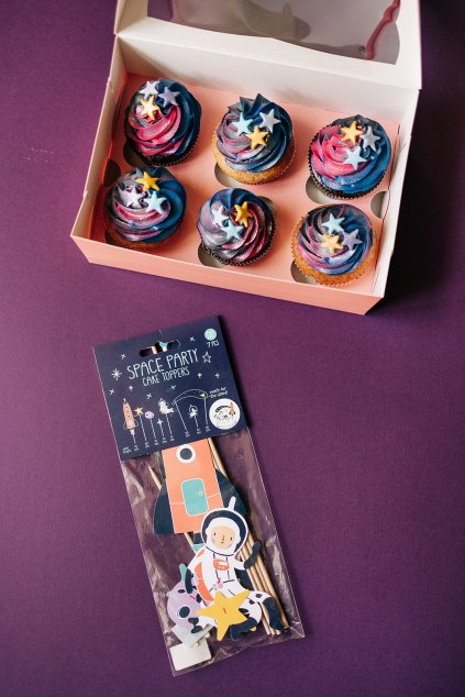 Vesmír - 6ks cupcakes se zapichovátky (v krabičce)