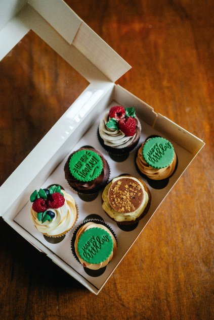 Zelené narozeninové 6ks cupcakes (v krabičce)