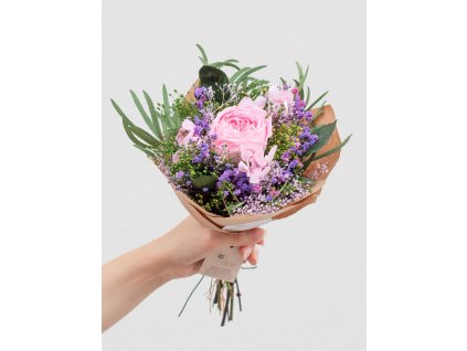 Pink Romance – kytica zo stabilizovaných kvetov s ružovou ružou a fialovou gypsomilkou
