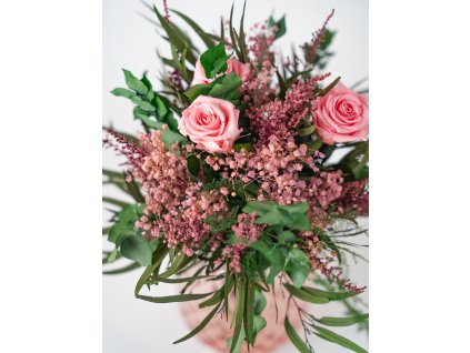 romantická ružová kytica zo stabilizovaných kvetov