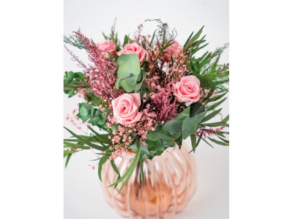 stabilizované ruže v kytici