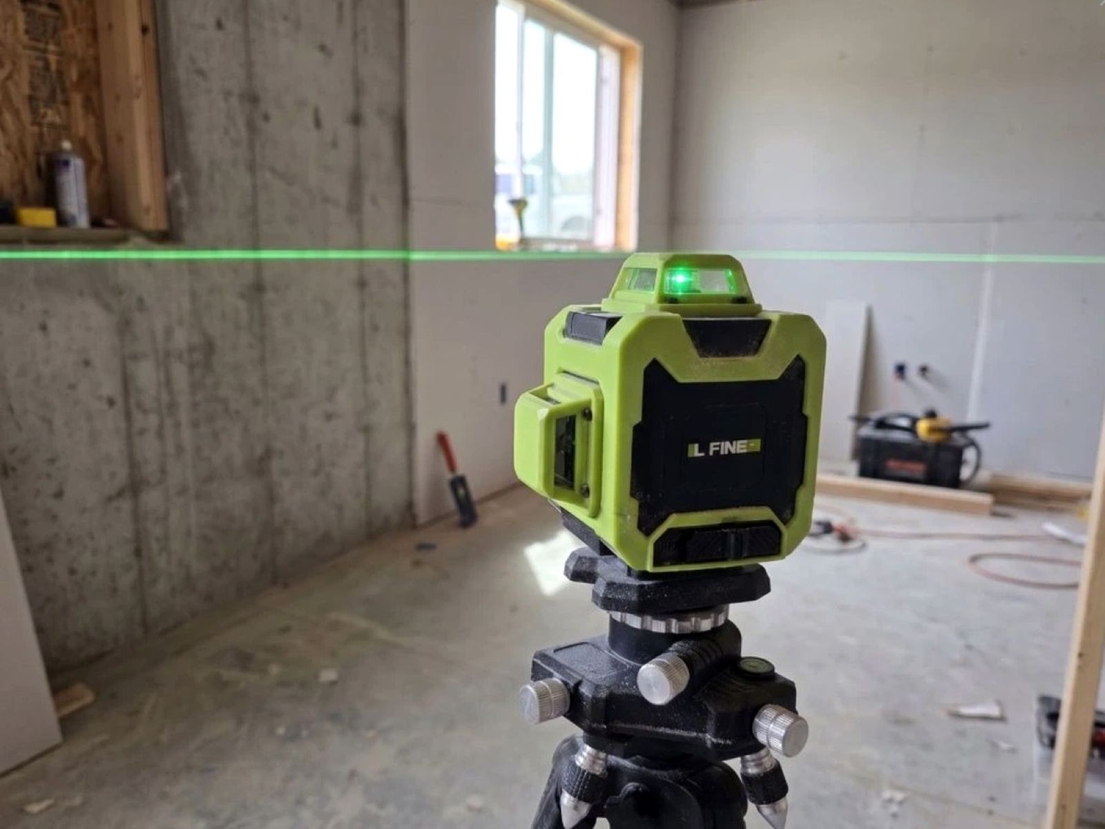 Červený vs. zelený laser: Který nivelační přístroj je lepší pro váš projekt?