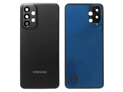 Detailní pohled na černý zadní kryt pro Samsung Galaxy A23 5G (SM-A236B) s viditelným otvorem pro fotoaparát.