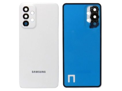 Detailní pohled na bílý zadní kryt pro Samsung Galaxy A23 5G (SM-A236) s viditelným otvorem pro fotoaparát.