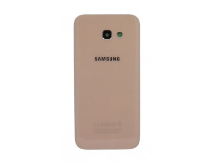 Detailní pohled na růžový zadní kryt (Peach Cloud) pro Samsung Galaxy A5 2017 (SM-A520FN), zvýrazňující kvalitu materiálu a přesné provedení otvoru pro kameru.