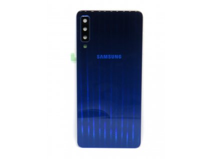 Modrý zadní kryt a kryt fotoaparátu pro Samsung Galaxy A7 2018 (SM-A750F) z pohledu zezadu, detailně ukazující lesklý povrch a výřez pro fotoaparát