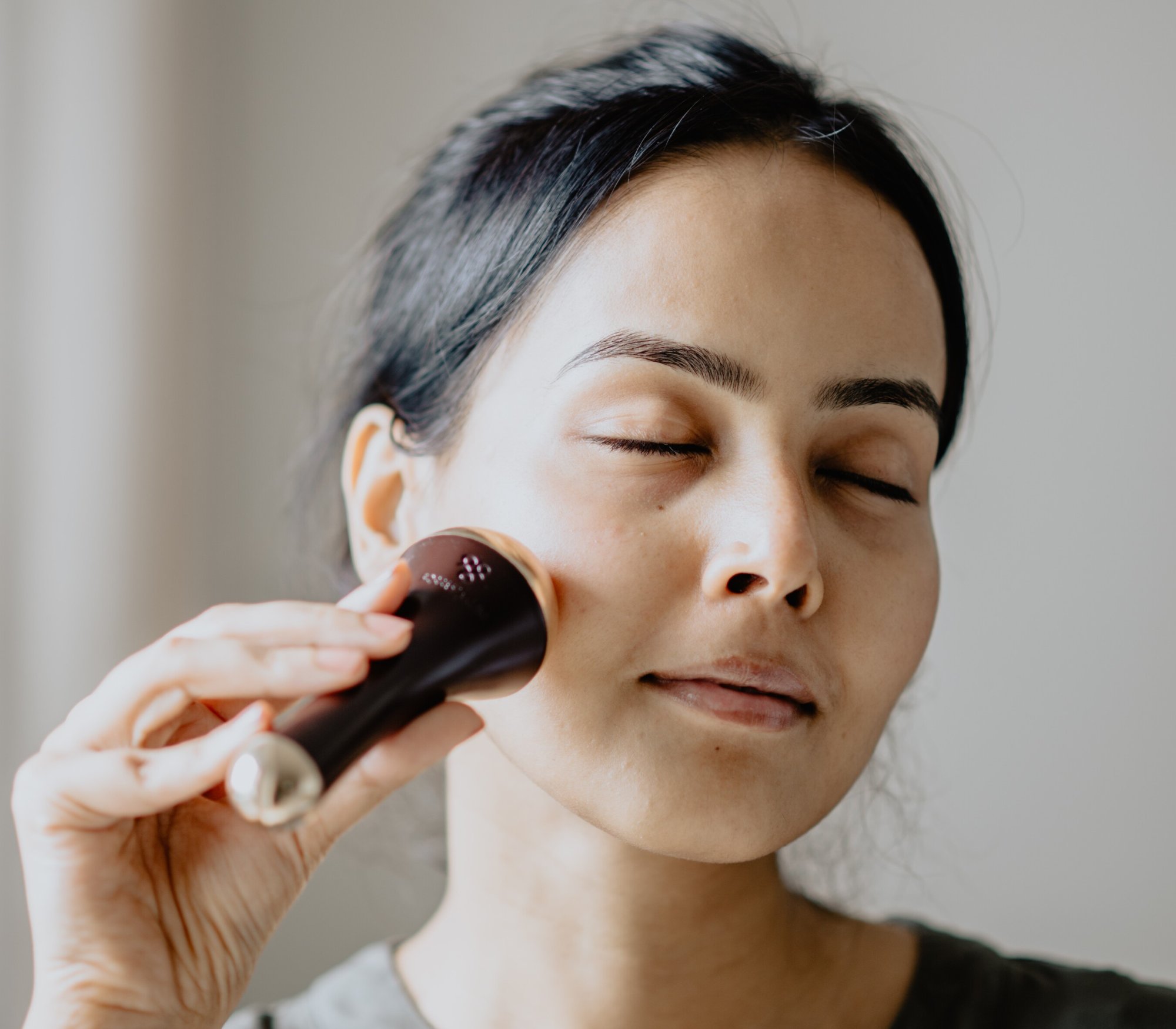 Jak používat Kansa Wand hůlku: tipy pre masáž