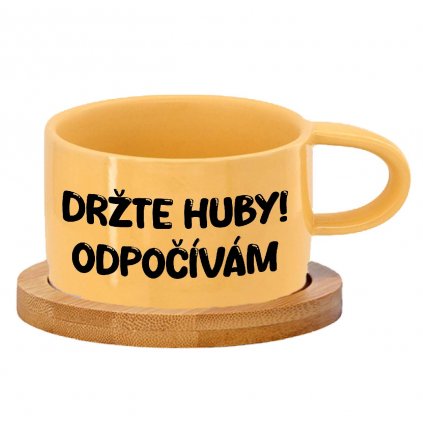 Hrnek makronka Držte huby, odpočívám žlutý