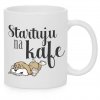 Hrnek Startuju na kafe se psem bílý