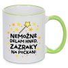 Hrnek Nemožné dělám hned, zázraky na počkání zelený