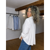 bila-oversized-kosile-dziny-damsky-outfit.jpg