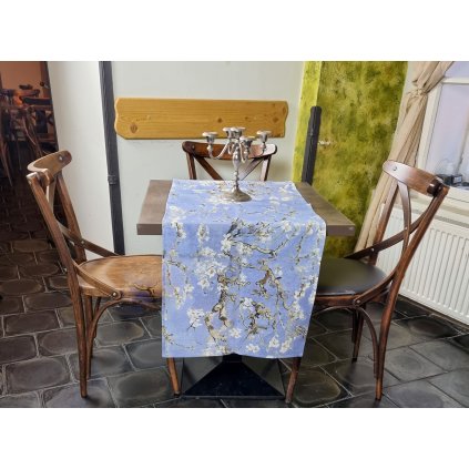 Lněný běhoun na stůl Vincent Van Gogh Mandlový květ / Almond Blossom-verze modrá (Rozměr ubrusů 220x50 cm)