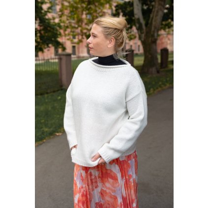 svetr-doris---bily-oversize-s-jemnym-vystrihem-jpg