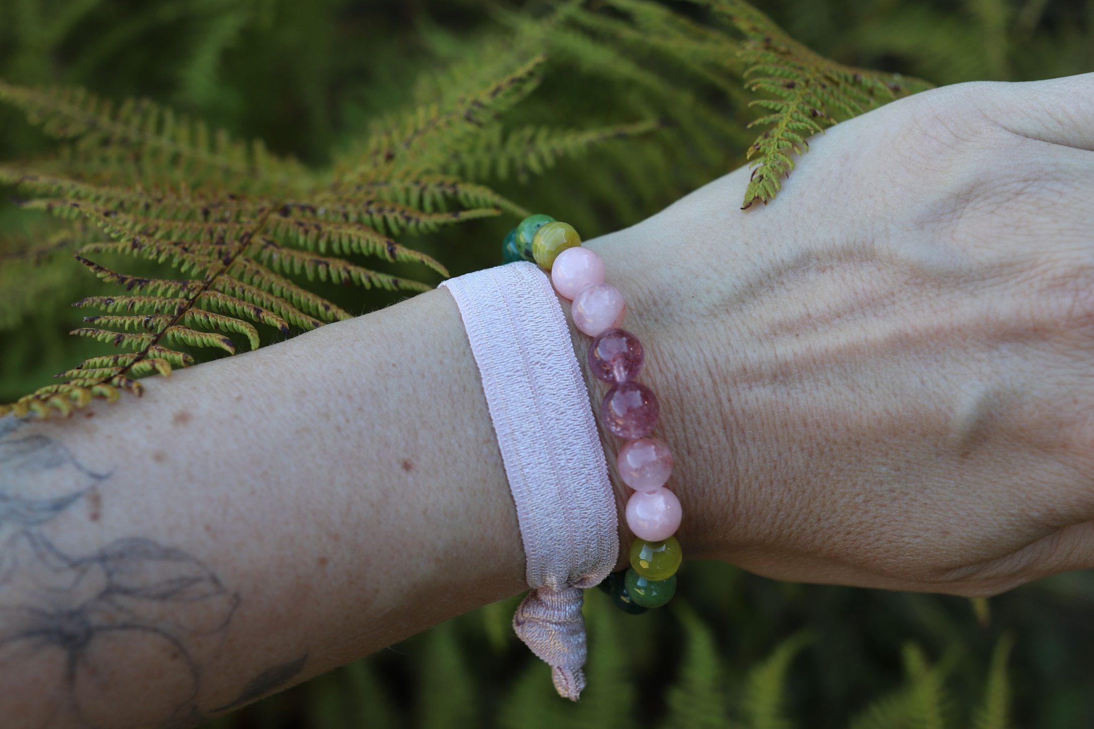 Péče o Minerální Náramky: Udržte Jejich Krásu a Energii